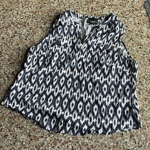 NWOT Women’s navy blue & white sleeveless top size 1X